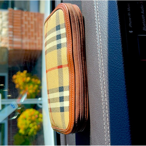 π₯ποΈπ« BURBERRY Beige/Brown Haymarket Check Coated Canvas Zip Around Walletπ₯π₯ - Picture 7 of 16